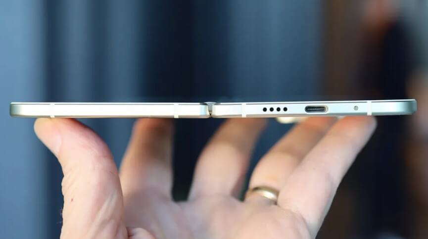 أبعاد جوجل Pixel 10 Pro Fold وهو مفتوح 155.2 × 150.4 × 5.2 ملم