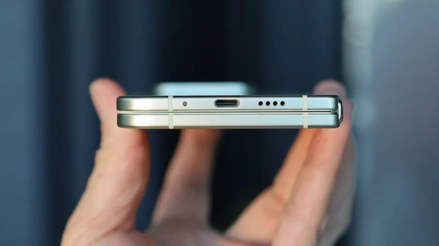 أبعاد جوجل Pixel 10 Pro Fold وهو مطوي 155.2 × 76.3 × 10.8 ملم