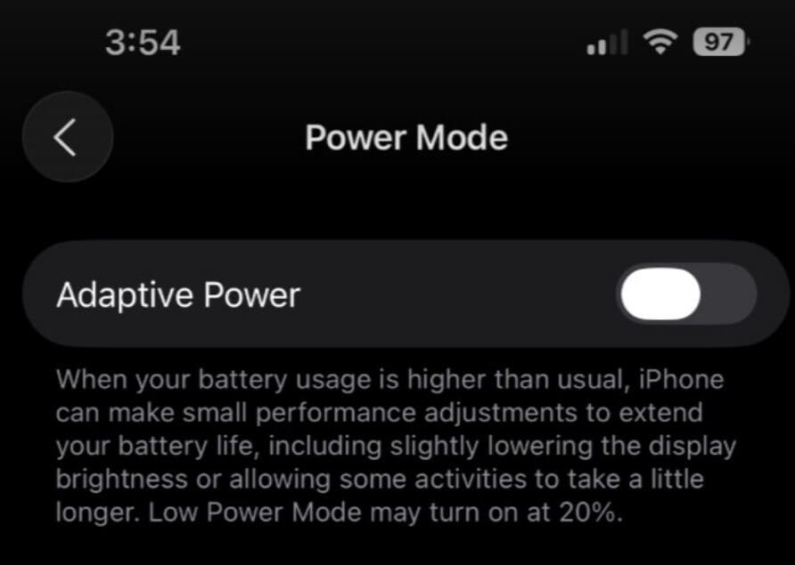 إعدادات البطارية في iOS 26 مع زر تفعيل وضع الطاقة المنخفضة على آيفون
