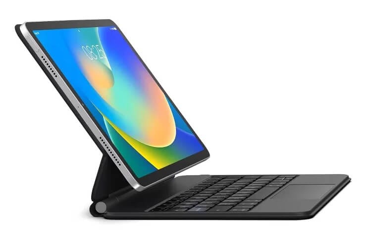 لوحة مفاتيح runelk مع قاعدة مغناطيسية لحمل iPad، تصميم عملي ومتين لتحويل الجهاز لمكتب صغير.